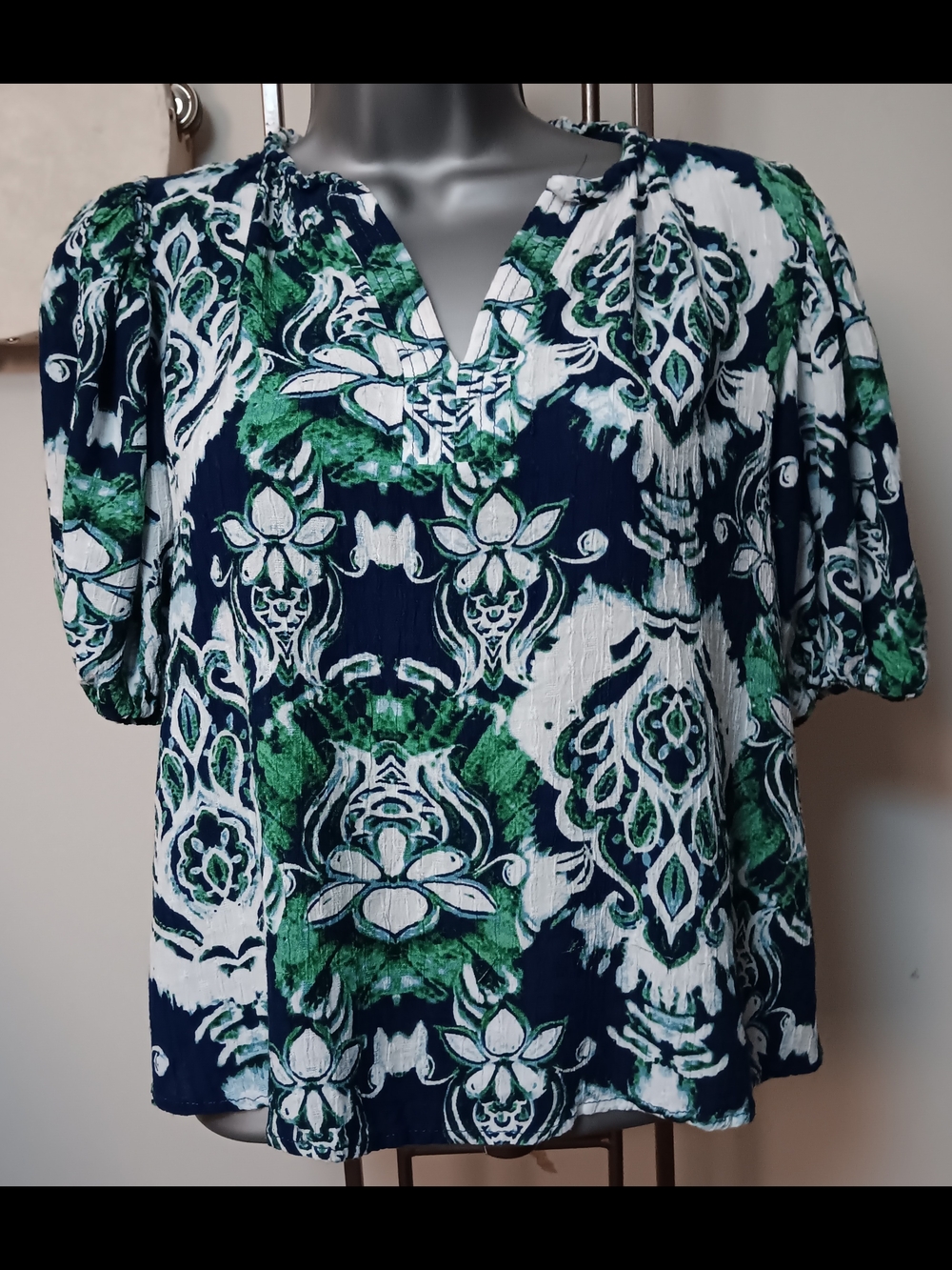 Navy and Green V-Neck Floral Print Puff Sleeve Blouse NWOT